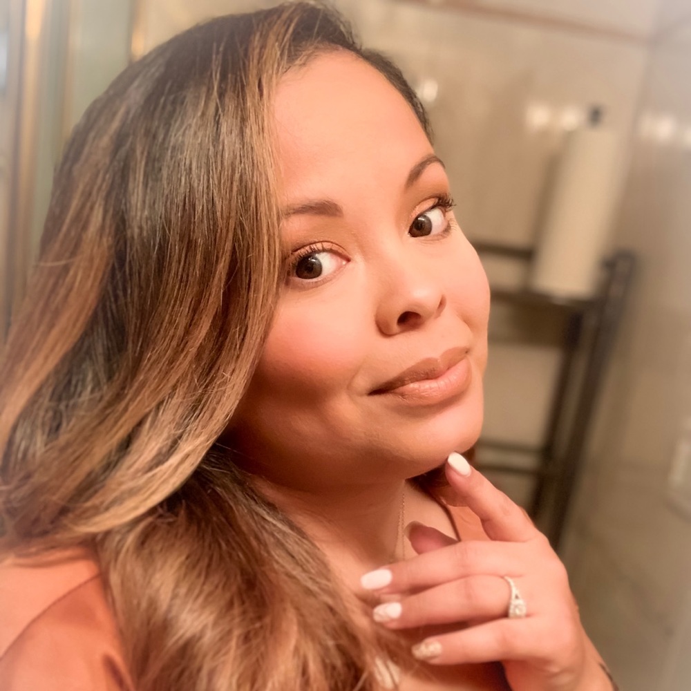 Meet your Posher, Carolina ❤️